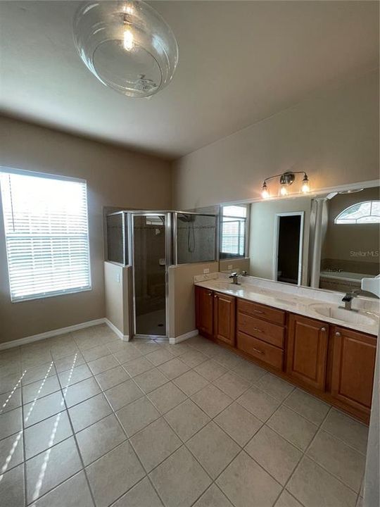 出租: $3,600 (4 贝兹, 3 浴室, 2875 平方英尺)