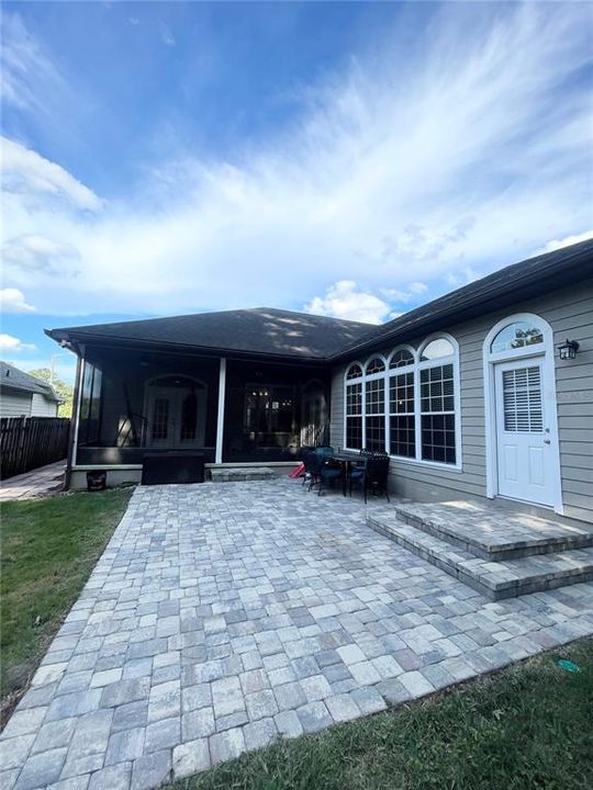 出租: $3,600 (4 贝兹, 3 浴室, 2875 平方英尺)