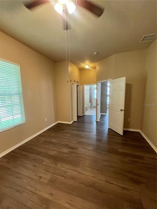 出租: $3,600 (4 贝兹, 3 浴室, 2875 平方英尺)