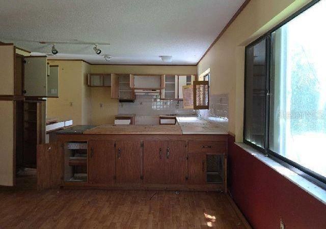 合同活跃: $150,000 (3 贝兹, 2 浴室, 1647 平方英尺)