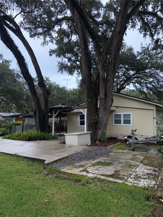 For Sale: $275,000 (3 beds, 2 baths, 1296 Square Feet)