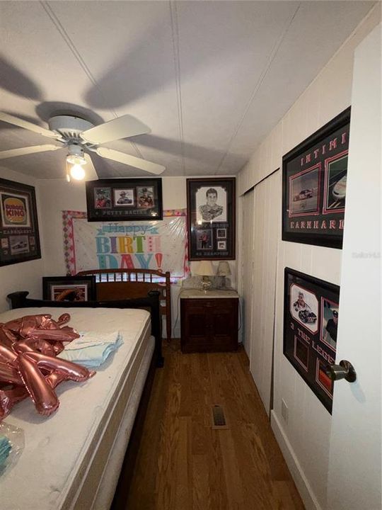 For Sale: $275,000 (3 beds, 2 baths, 1296 Square Feet)