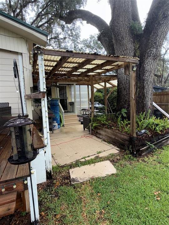 For Sale: $275,000 (3 beds, 2 baths, 1296 Square Feet)