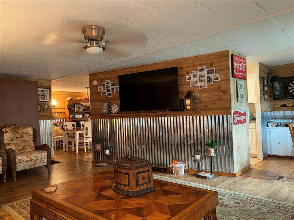 For Sale: $275,000 (3 beds, 2 baths, 1296 Square Feet)