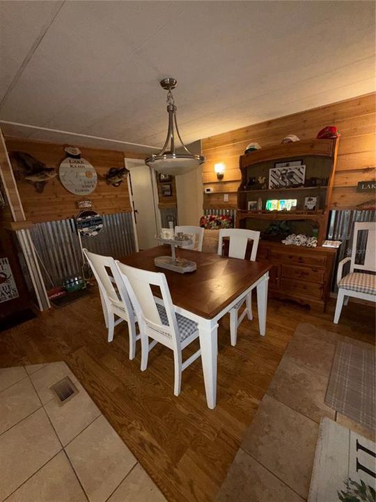 For Sale: $275,000 (3 beds, 2 baths, 1296 Square Feet)