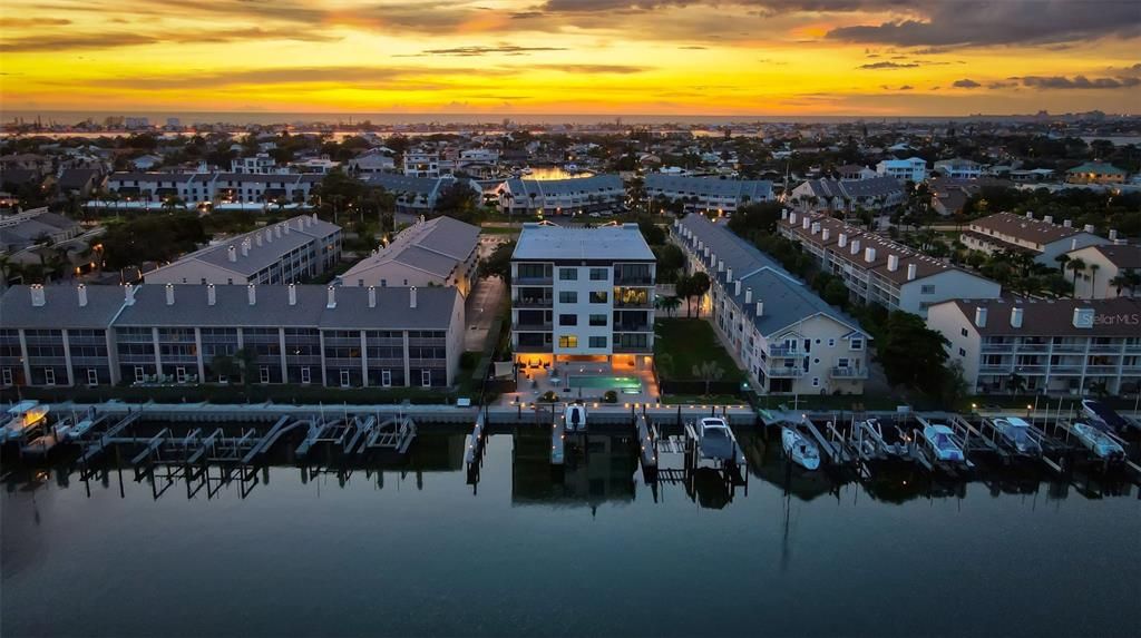 На продажу: $2,675,000 (4 спален, 3 ванн, 3126 Квадратных фут)