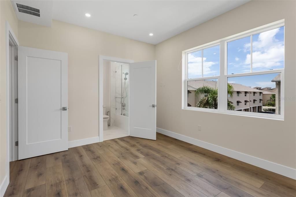 На продажу: $2,675,000 (4 спален, 3 ванн, 3126 Квадратных фут)