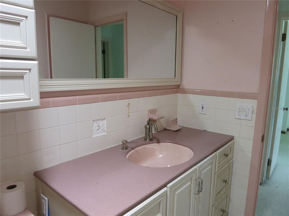 For Sale: $389,000 (3 beds, 2 baths, 2021 Square Feet)