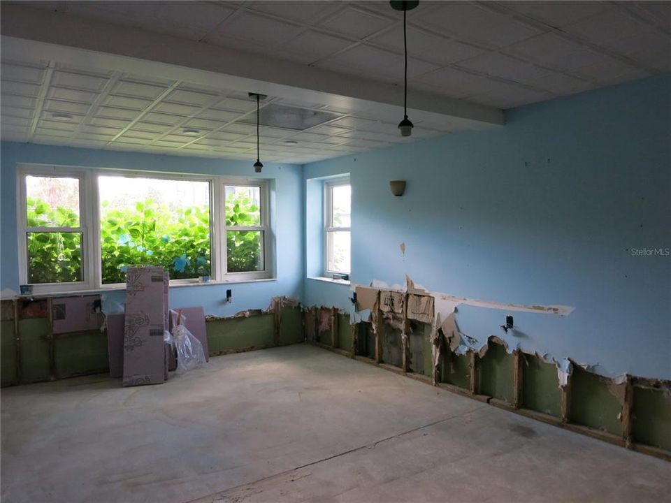 For Sale: $389,000 (3 beds, 2 baths, 2021 Square Feet)