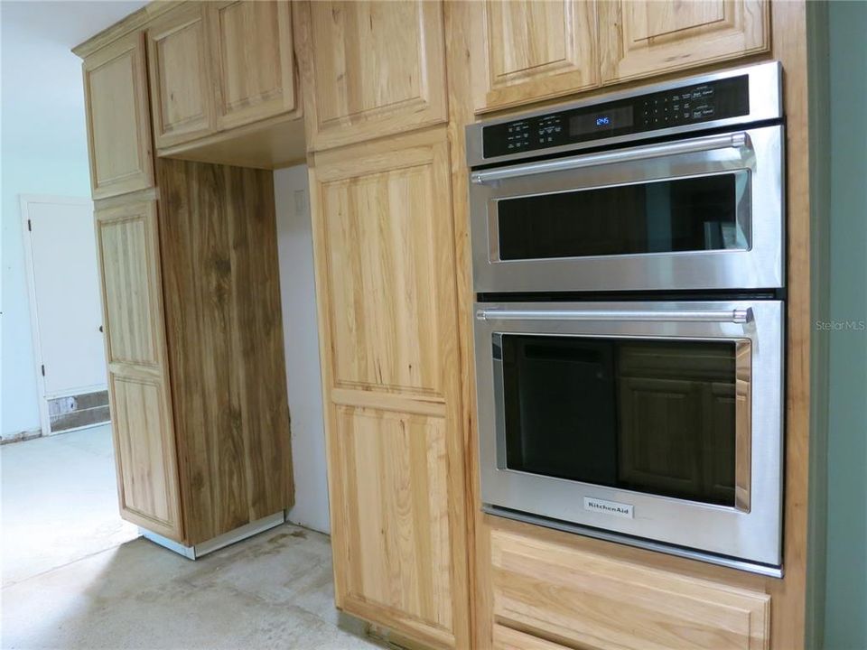 For Sale: $389,000 (3 beds, 2 baths, 2021 Square Feet)