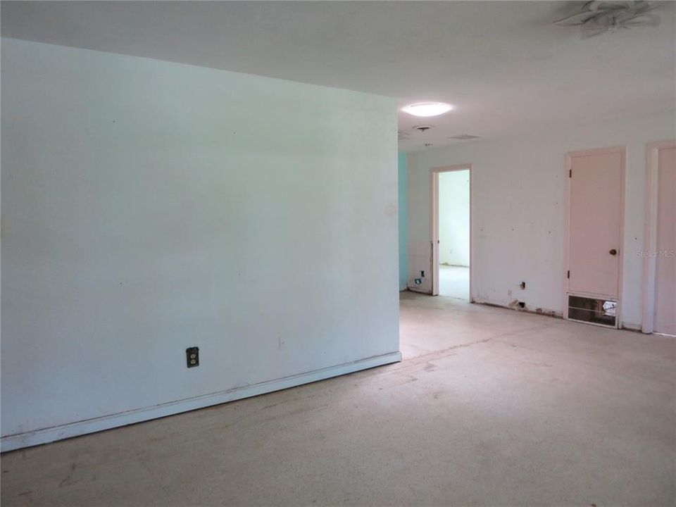 For Sale: $389,000 (3 beds, 2 baths, 2021 Square Feet)