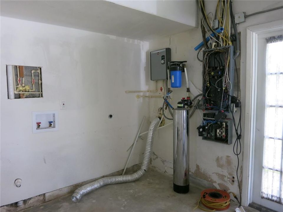 For Sale: $389,000 (3 beds, 2 baths, 2021 Square Feet)