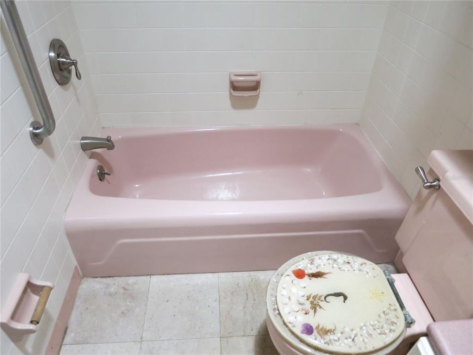 For Sale: $389,000 (3 beds, 2 baths, 2021 Square Feet)