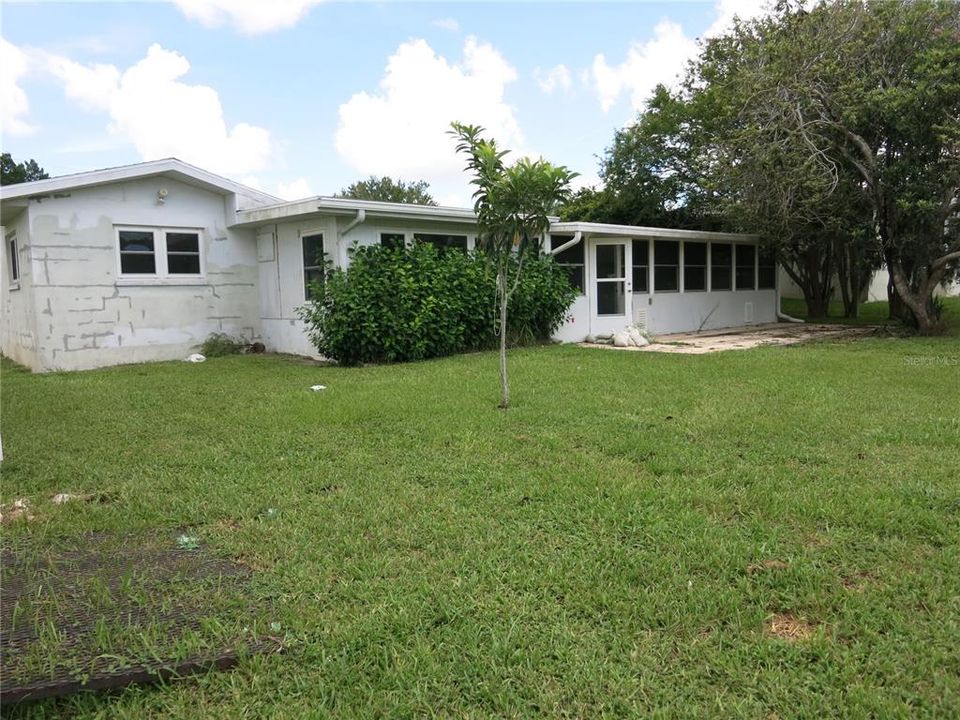 For Sale: $389,000 (3 beds, 2 baths, 2021 Square Feet)