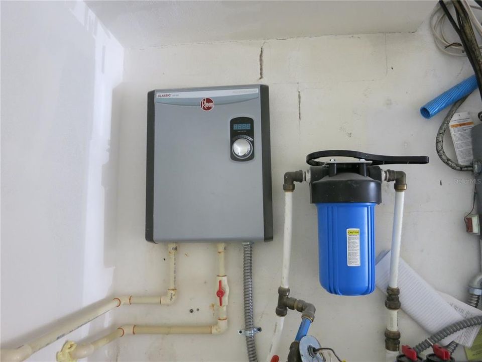 For Sale: $389,000 (3 beds, 2 baths, 2021 Square Feet)