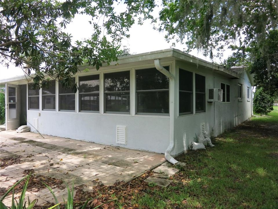 For Sale: $389,000 (3 beds, 2 baths, 2021 Square Feet)