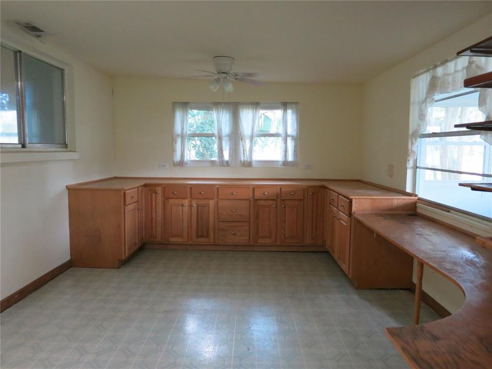 For Sale: $389,000 (3 beds, 2 baths, 2021 Square Feet)