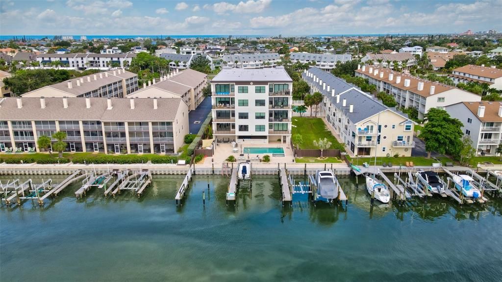 Active With Contract: $2,000,000 (3 beds, 3 baths, 3126 Square Feet)