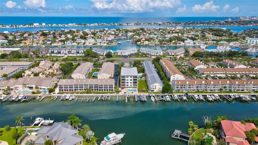 Active With Contract: $2,000,000 (3 beds, 3 baths, 3126 Square Feet)