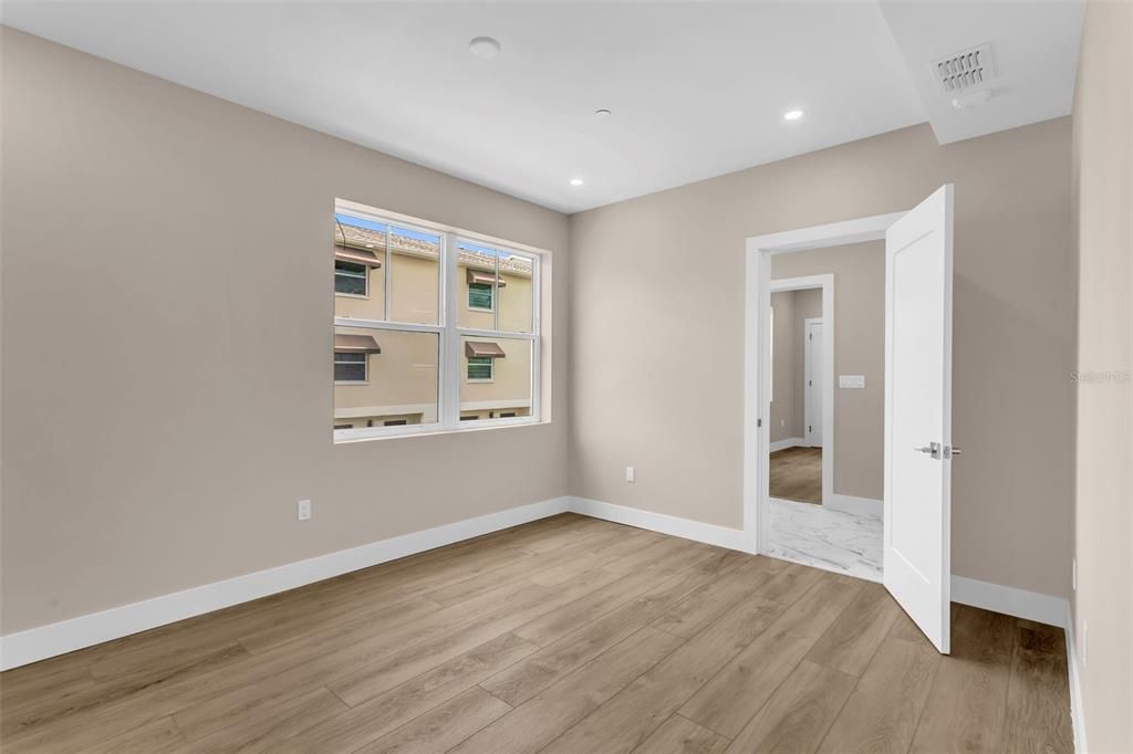 Active With Contract: $2,000,000 (3 beds, 3 baths, 3126 Square Feet)