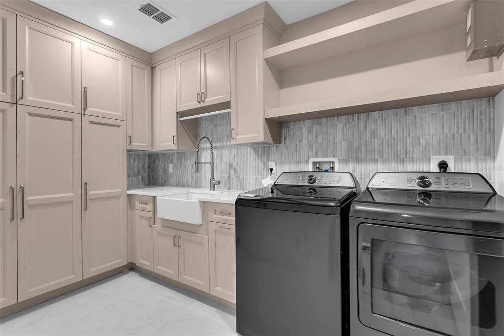 Active With Contract: $2,000,000 (3 beds, 3 baths, 3126 Square Feet)