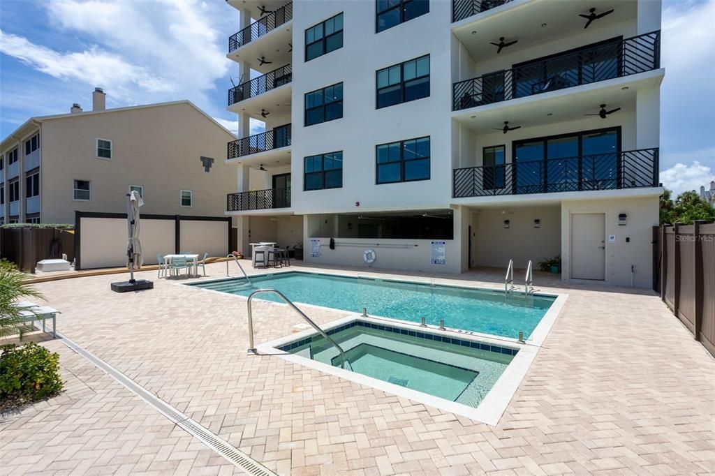 Active With Contract: $2,000,000 (3 beds, 3 baths, 3126 Square Feet)