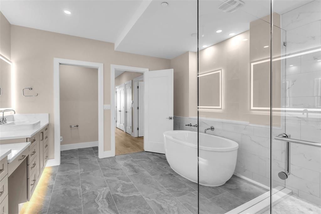 Active With Contract: $2,000,000 (3 beds, 3 baths, 3126 Square Feet)