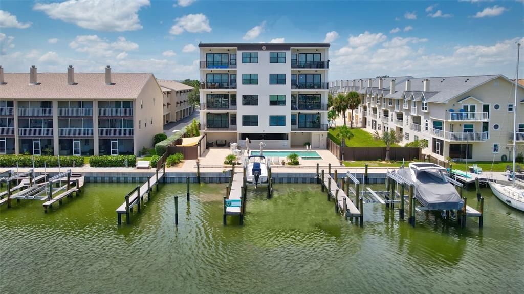 Active With Contract: $2,000,000 (3 beds, 3 baths, 3126 Square Feet)