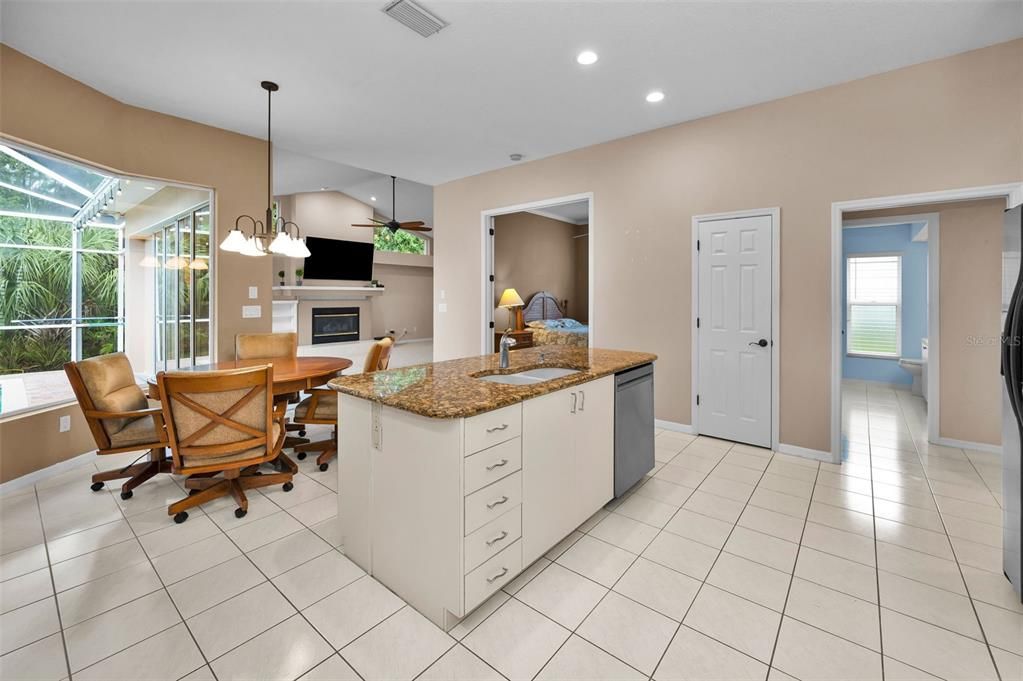 En Venta: $649,900 (3 camas, 2 baños, 2316 Pies cuadrados)