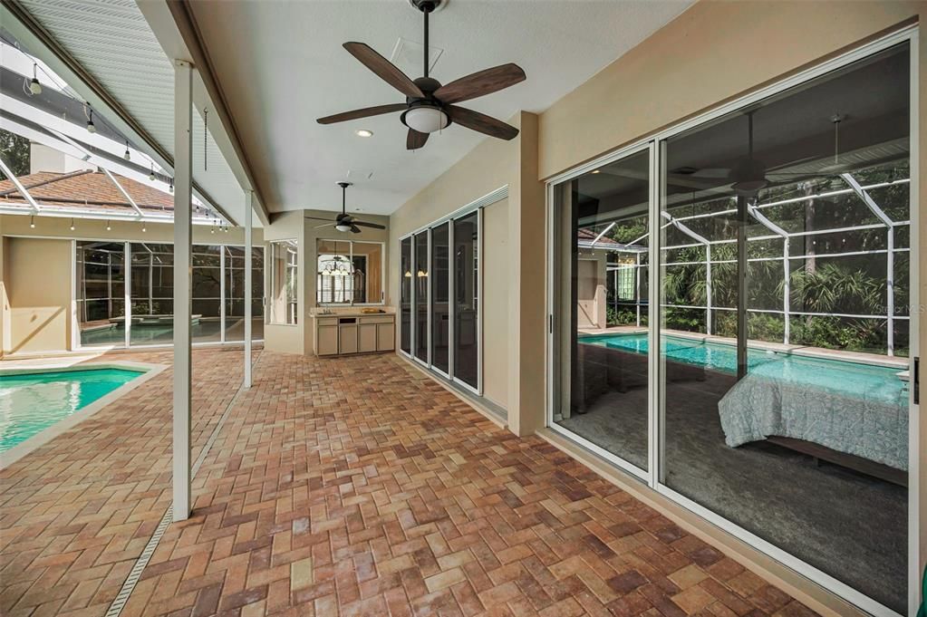 En Venta: $649,900 (3 camas, 2 baños, 2316 Pies cuadrados)