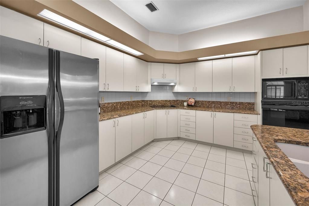 En Venta: $649,900 (3 camas, 2 baños, 2316 Pies cuadrados)