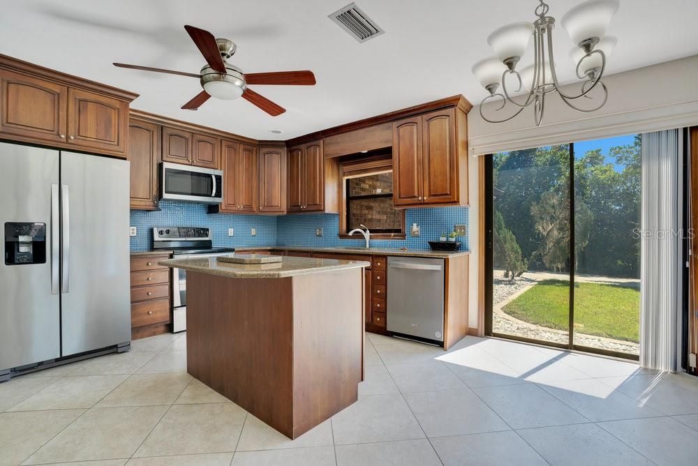 待售: $499,900 (4 贝兹, 2 浴室, 2375 平方英尺)