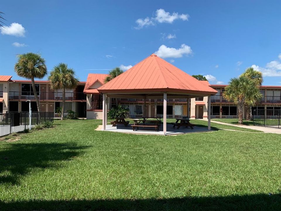 For Sale: $76,775 (1 beds, 1 baths, 300 Square Feet)