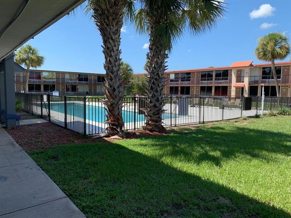 For Sale: $76,775 (1 beds, 1 baths, 300 Square Feet)