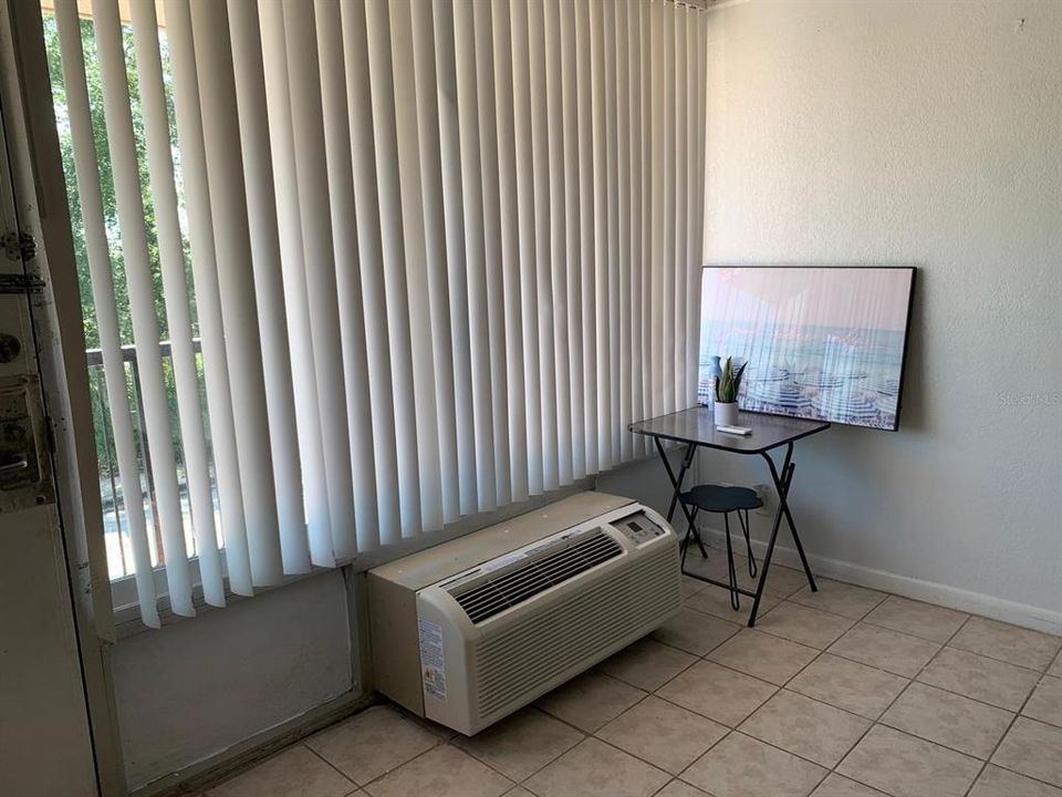 For Sale: $76,775 (1 beds, 1 baths, 300 Square Feet)