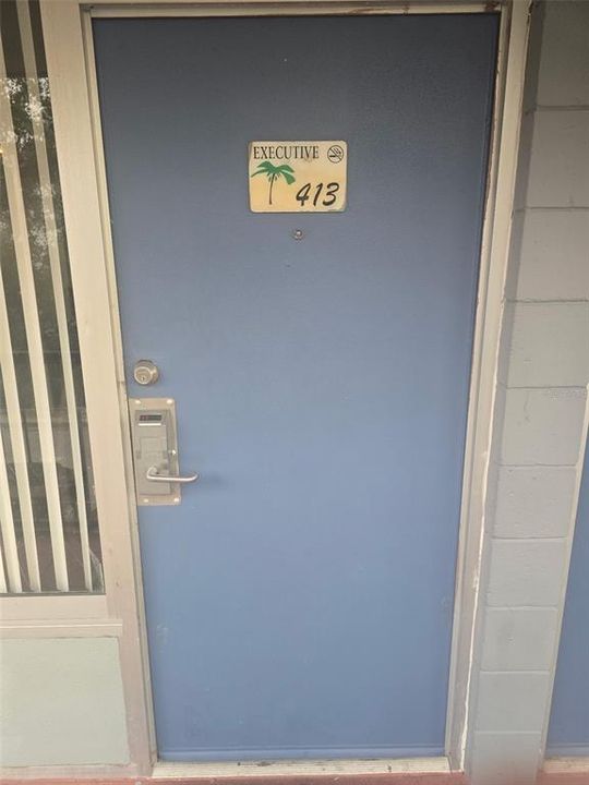 For Sale: $76,775 (1 beds, 1 baths, 300 Square Feet)