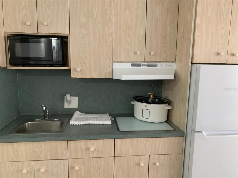 For Sale: $76,775 (1 beds, 1 baths, 300 Square Feet)