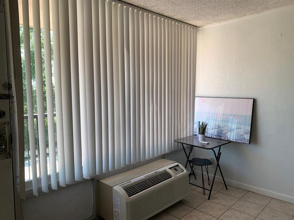 For Sale: $76,775 (1 beds, 1 baths, 300 Square Feet)