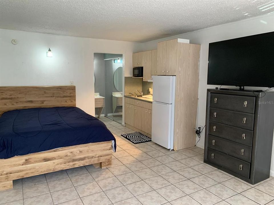 For Sale: $76,775 (1 beds, 1 baths, 300 Square Feet)