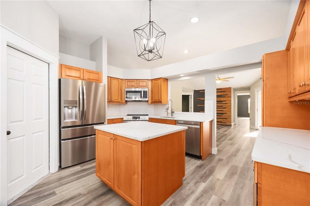 На продажу: $450,000 (3 спален, 2 ванн, 1933 Квадратных фут)