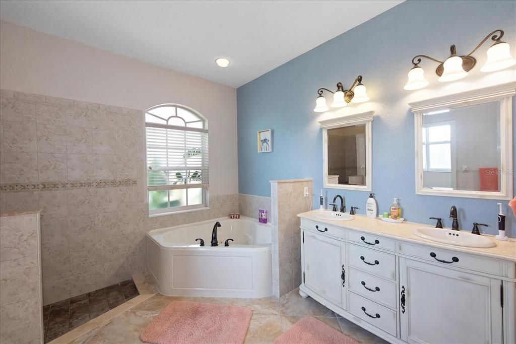 Active With Contract: $499,000 (4 beds, 2 baths, 2232 Square Feet)