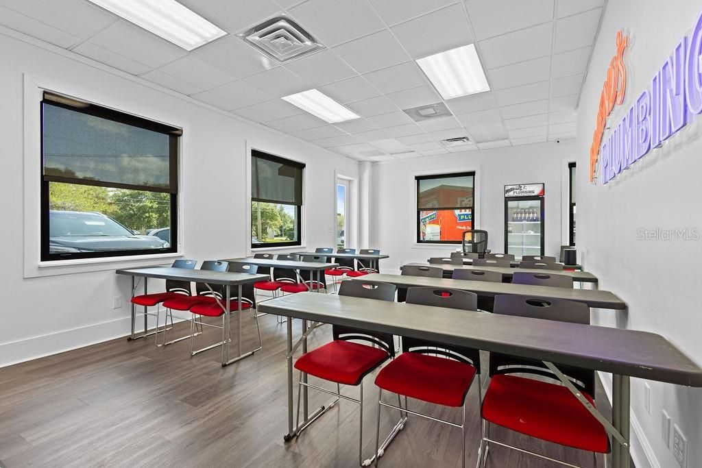 待售: $1,860,000 (0 贝兹, 0 浴室, 6100 平方英尺)