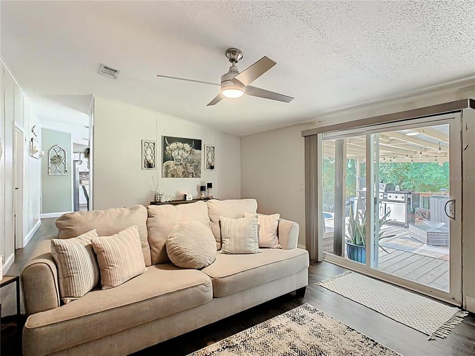 待售: $325,000 (4 贝兹, 2 浴室, 1620 平方英尺)