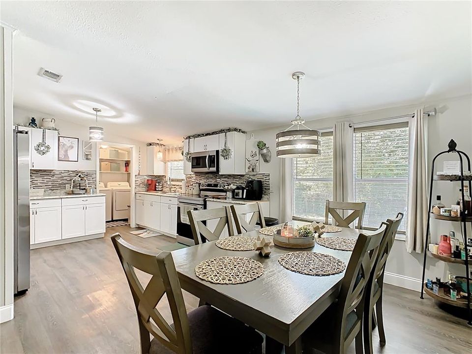 待售: $325,000 (4 贝兹, 2 浴室, 1620 平方英尺)