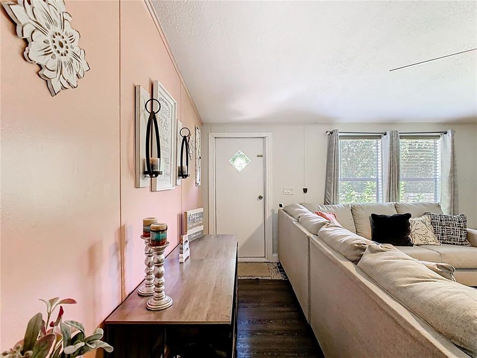 待售: $325,000 (4 贝兹, 2 浴室, 1620 平方英尺)