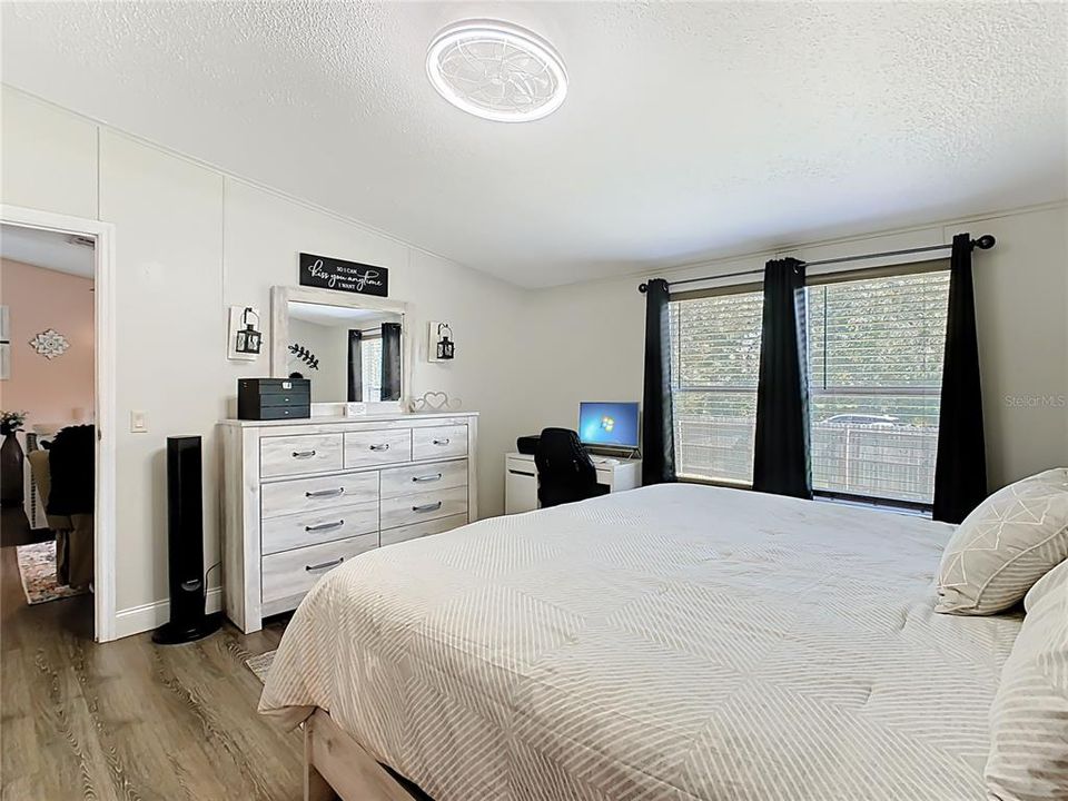 待售: $325,000 (4 贝兹, 2 浴室, 1620 平方英尺)