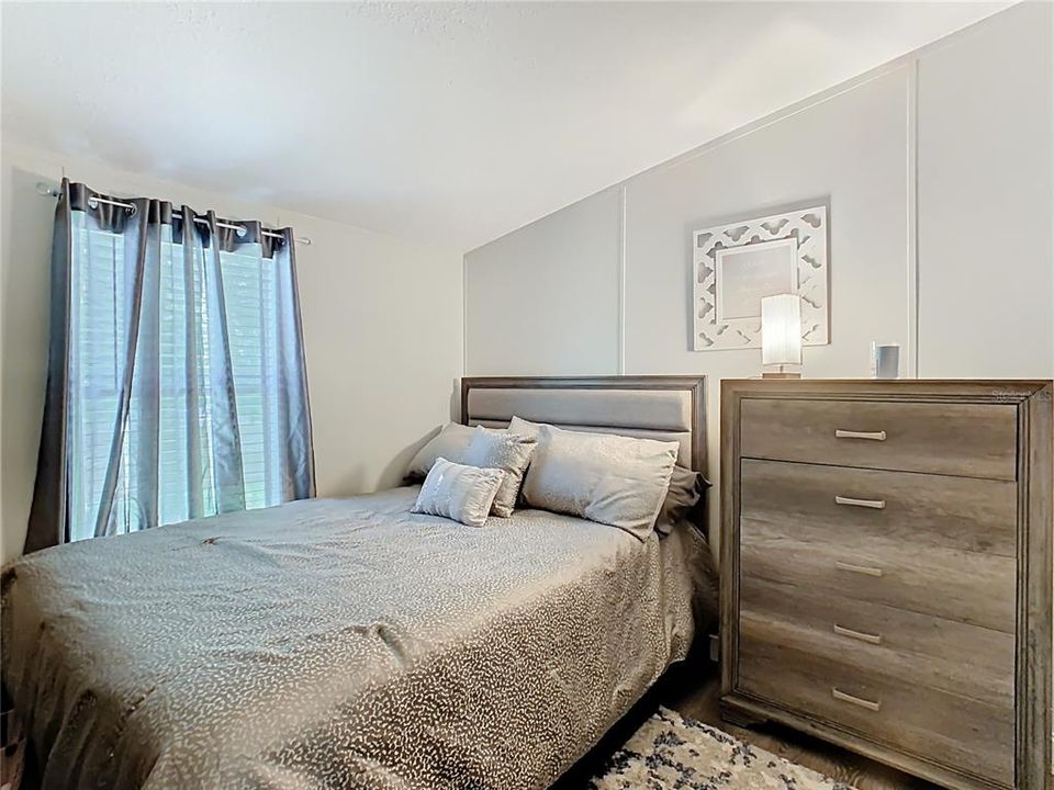 待售: $325,000 (4 贝兹, 2 浴室, 1620 平方英尺)