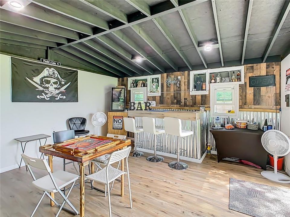 待售: $325,000 (4 贝兹, 2 浴室, 1620 平方英尺)