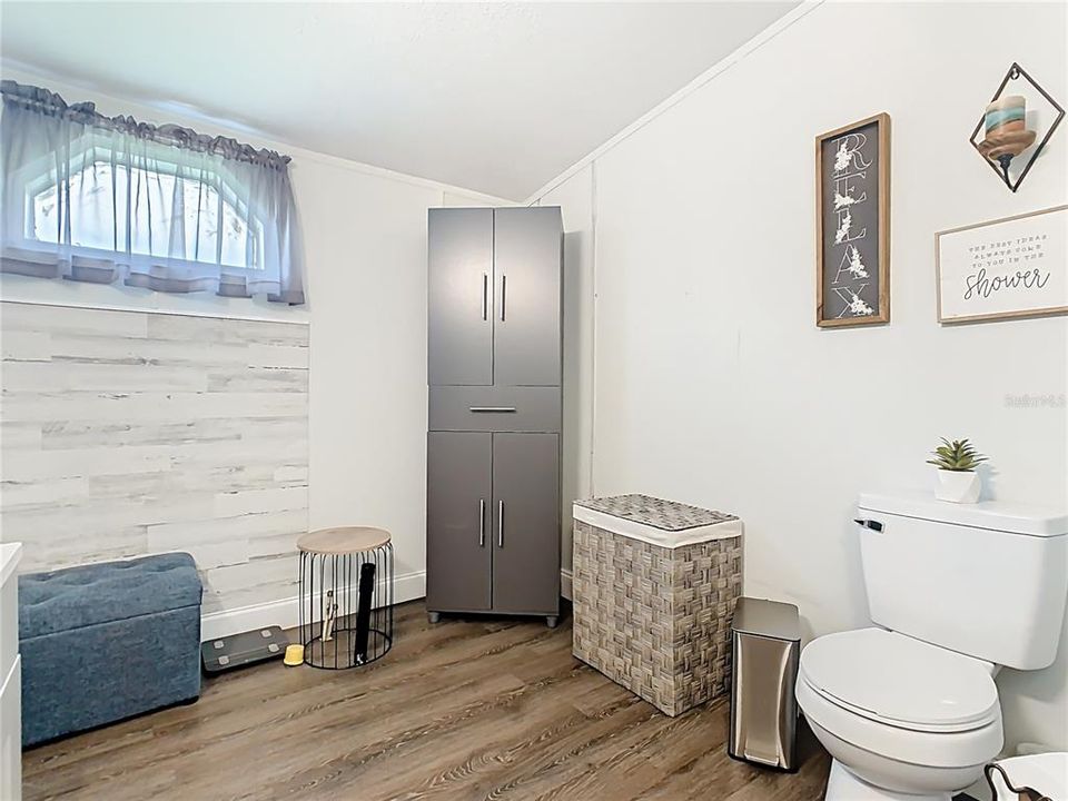 待售: $325,000 (4 贝兹, 2 浴室, 1620 平方英尺)