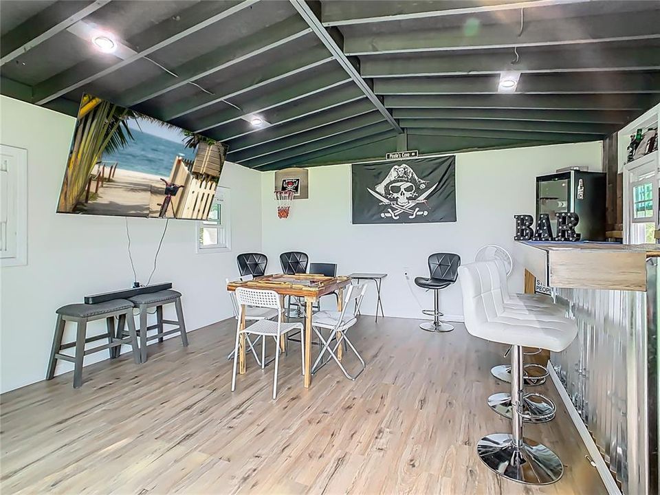 待售: $325,000 (4 贝兹, 2 浴室, 1620 平方英尺)